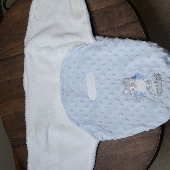 Blankets & Beyond Fleece Swaddle - Picture 5 of 6